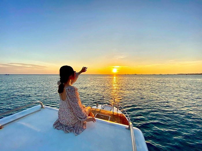 Ngắm bình minh và hoàng hôn trên biển tại Phú Quý