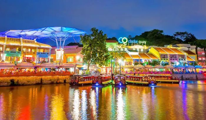 Clarke Quay là địa điểm du lịch Singapore giải trí về đêm nổi tiếng