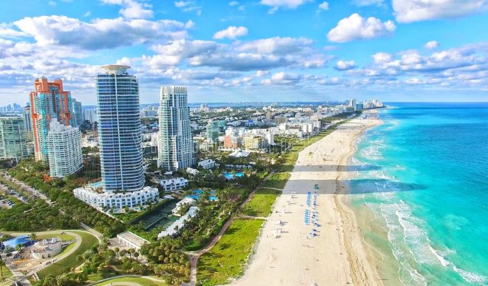 Thành phố Miami nổi tiếng với đường bờ biển dài và những bãi cát trắng mịn