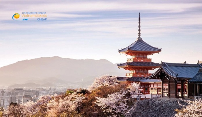 Kyoto là thành phố lịch sử mà khách du lịch tháng 5 ở Nhật Bản không thể bỏ qua