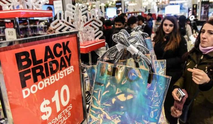 Mua sắm giảm giá dịp Black Friday sau lễ Tạ Ơn