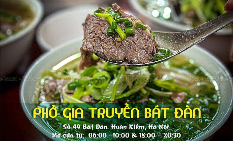 Phở gia truyền Bát Đàn | Food tour Hà Nội