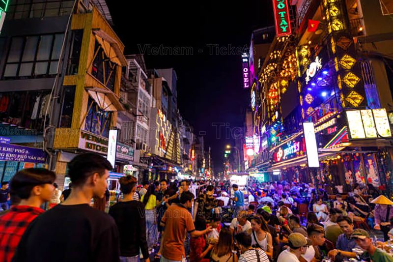 Buổi tối hòa mình vào không khí náo nhiệt cùng Sài Gòn tại phố Tây Bùi Viện | Giá vé máy bay Đồng Hới Sài Gòn