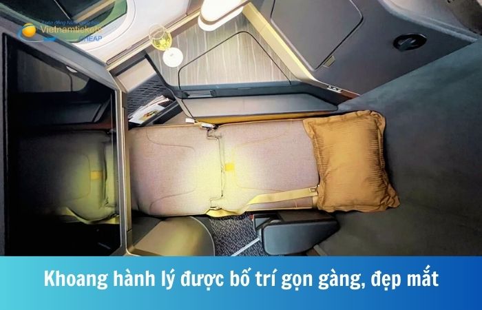 Khoang hành lý máy bay hãng Starlux Airlines gọn hàng và đẹp mắt