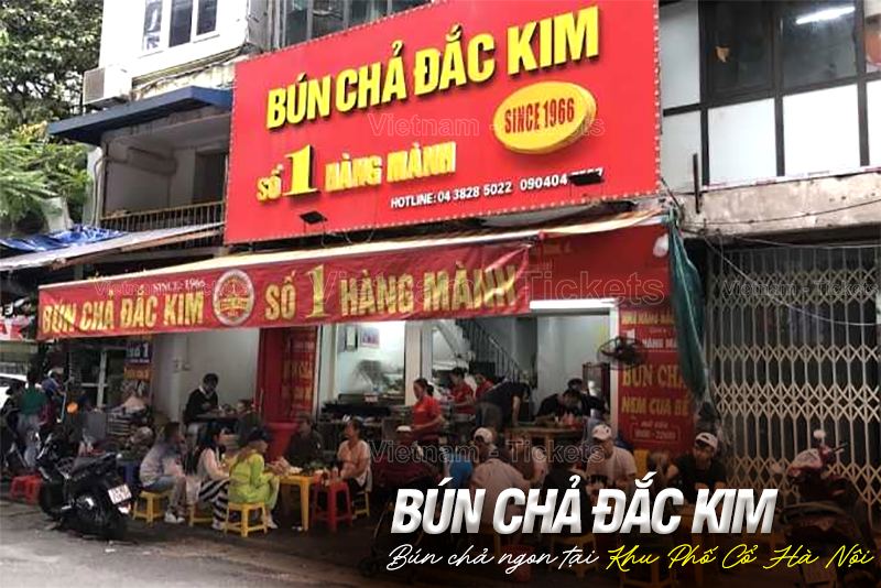 Bạn nên thử món bún chả ở quán Đắc Kim trong khu phố cổ Hà Nội