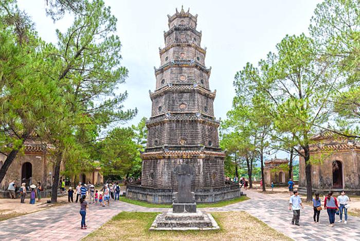 Chùa Thiên Mụ - ngôi chùa cổ lâu đời có lịch sử hơn 400 năm tại Huế | Kinh nghiệm du lịch Huế
