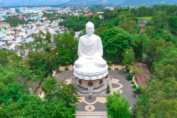Chùa Long Sơn - ngôi chùa linh thiêng, lịch sử lâu đời tại Nha Trang | Kinh nghiệm du lịch Nha Trang