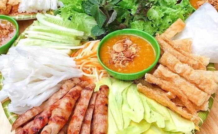 Nem nướng - món ăn dân dã thơm ngon khó cưỡng đặc trưng của thành phố biển Nha Trang | Kinh nghiệm du lịch Nha Trang