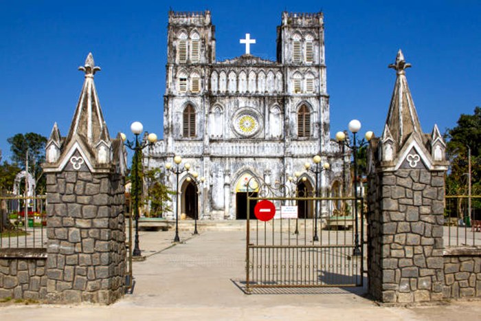 Nhà thờ Mằng Lăng - công trình kiến trúc công giáo lâu đời tại Phú Yên | Kinh nghiệm du lịch Phú Yên