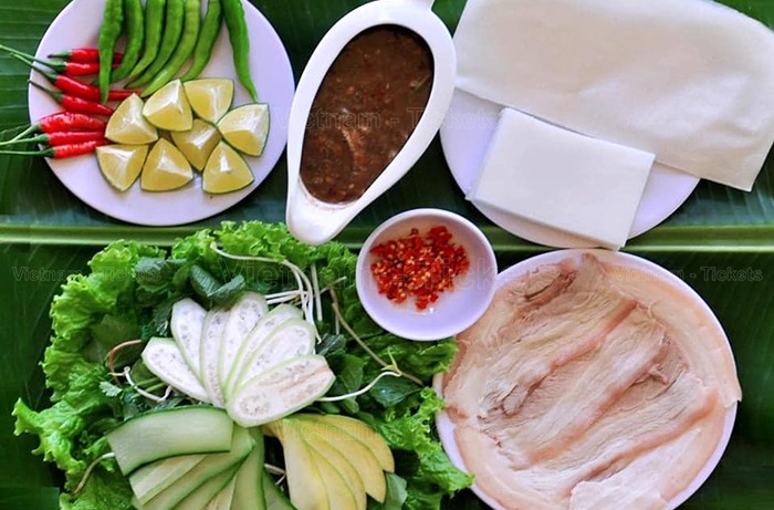 Bánh tráng cuốn thịt heo món ăn quen thuộc của xứ Quảng | Kinh nghiệm du lịch Quảng Nam
