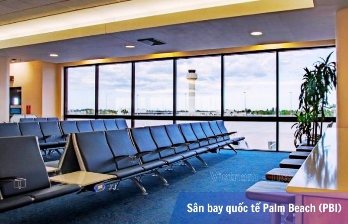 Khu vực chờ tại sân bay Palm Beach (PBI)