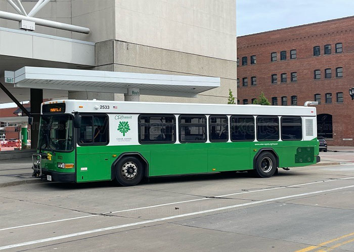 Xe bus là phương tiện di chuyển thuận tiện cho hành trình của bạn