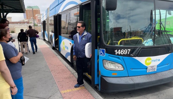 Bắt xe Bus của Sun Metro để vô thành phố El Paso