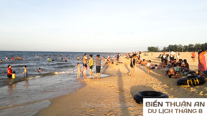 Tận hưởng vui chơi tắm biển tại biển Thuận An - Huế | Tháng 8 nên đi du lịch ở đâu?