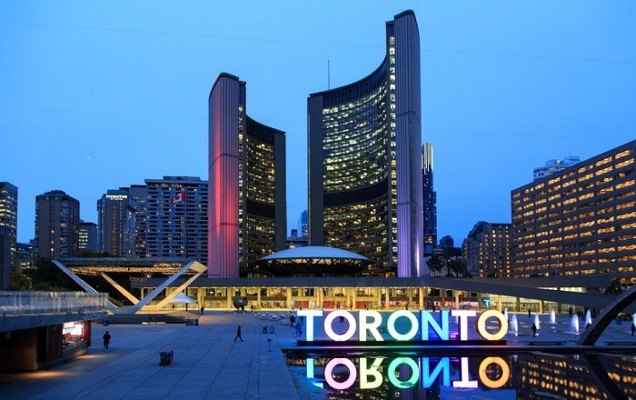 Toronto là thành phố lớn nhất của Canada