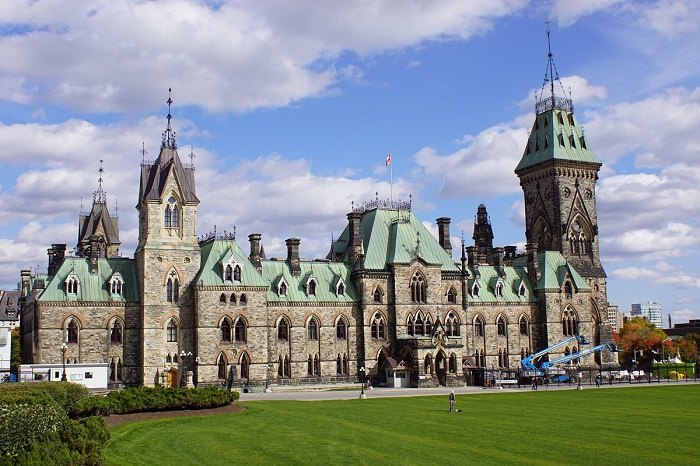 Parliament Buildings cổ kính và lâu đời tọa lạc tại Ottawa