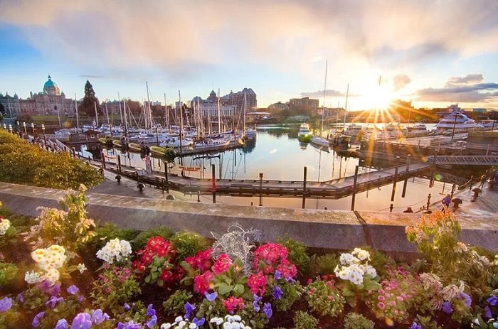 Cảng Inner Harbour của thành phố Victoria Canada