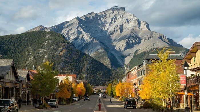 Thành phố Banff tọa lạc tại bang Alberta, Canada