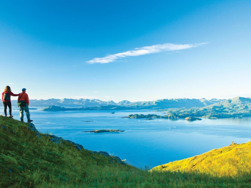 Kodiak - Alaska được ví như “Đảo Ngọc lục bảo” với cảnh quan xanh tươi và nhiều hoạt động ngoài trời phong phú