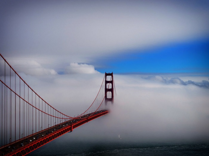 Cầu Cổng Vàng quyến rũ và hùng vĩ giữa lòng thành phố sương mù