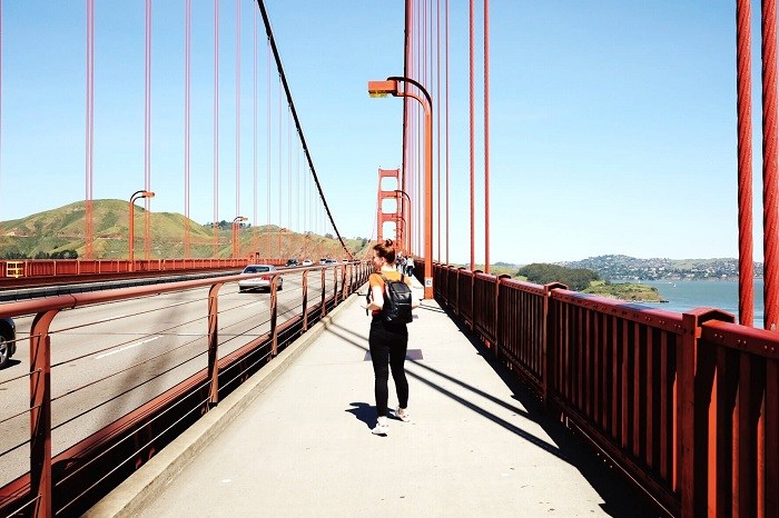 Đạp xe và đi bộ qua cầu là hai trải nghiệm tuyệt vời tại cầu Cổng Vàng