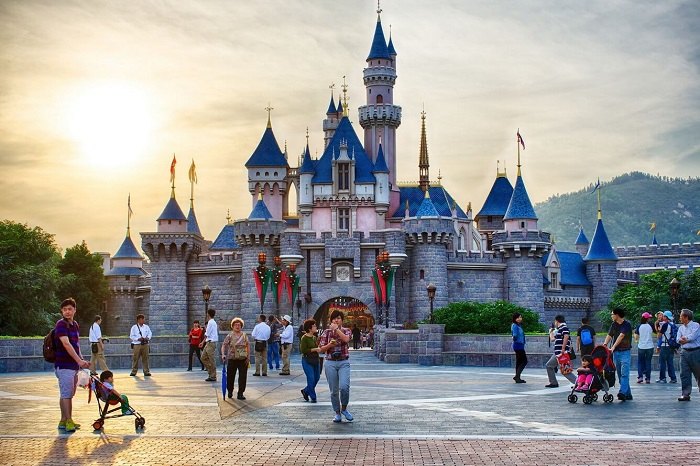 Công viên Disneyland sở hữu nhiều khu vui chơi khác nhau