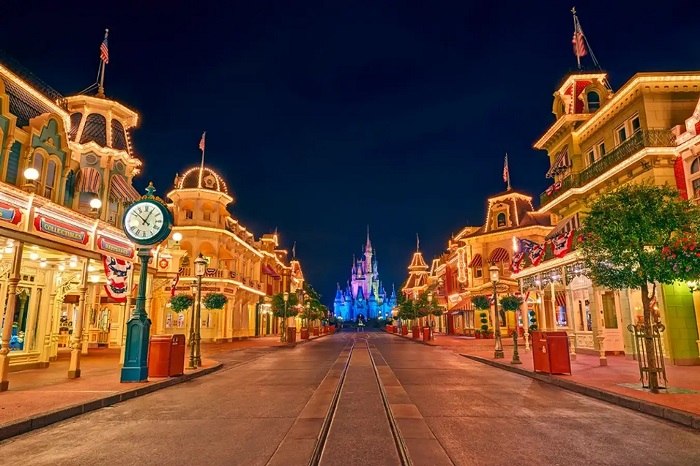 Khu vực Main Street của công viên Disneyland