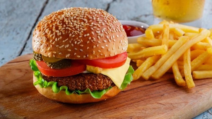 Hamburger là món ăn quen thuộc của Hoa Kỳ