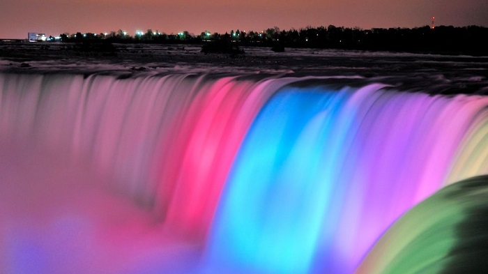 Chiêm ngưỡng vẻ đẹp lộng lẫy của Thác Niagara vào ban đêm