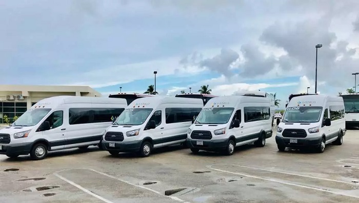Du khách có thể thuê xe ô tô để di chuyển tham quan tại đảo Guam