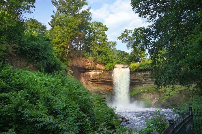 Công viên vùng Minnehaha là điểm du lịch nổi tiếng của Minneapolis
