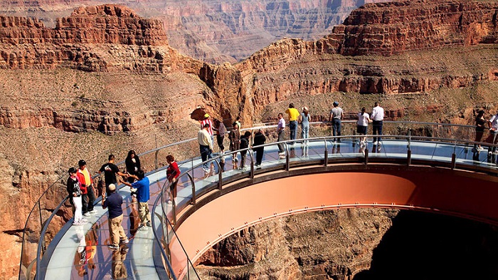 Ngắm nhìn Grand Canyon trên cầu kính Skywalk