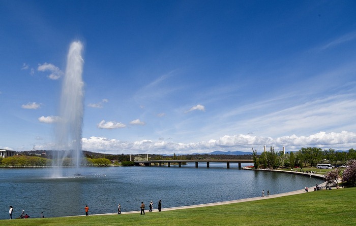 Check in tại hồ Burley Griffin