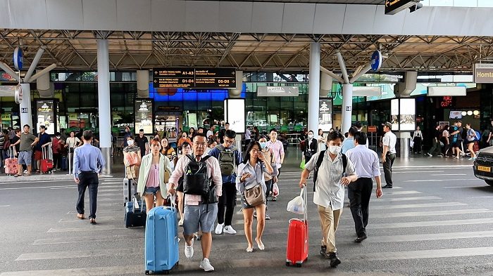Sân bay Tân Sơn Nhất là điểm khởi hành quen thuộc của hành khách