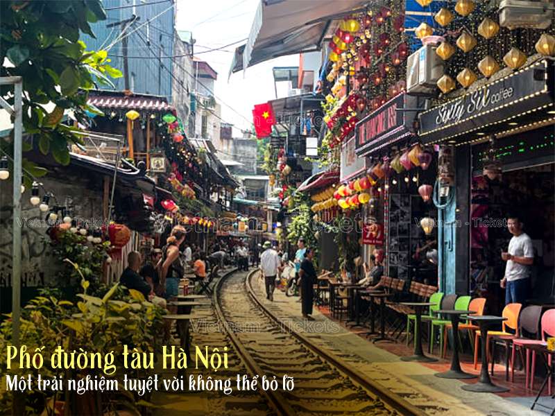 Đặt vé máy bay Điện Biên Hà Nội bạn đừng quên đến phố đường tàu trải nghiệm nhé!