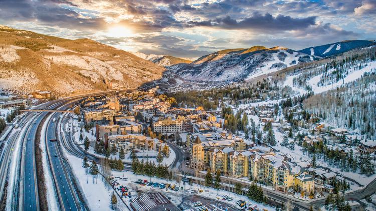 Thành phố Vail - Colorado gây ấn tượng với du khách thế giới bởi khung cảnh thiên nhiên của những dãy núi phủ tuyết quanh năm