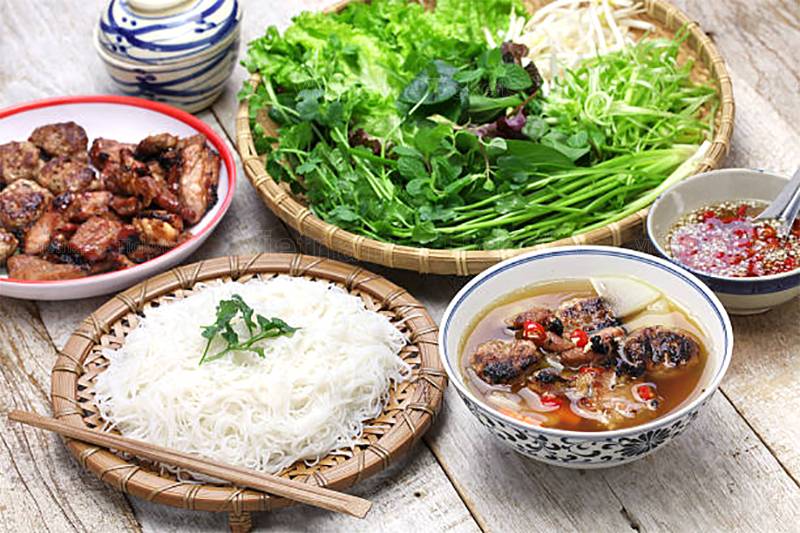 Bún Chả - món ăn quen thuộc đặc trưng của Hà Nội bạn nhất đinh phải thử nhé | Vé máy bay Nha Trang Hà Nội giá rẻ