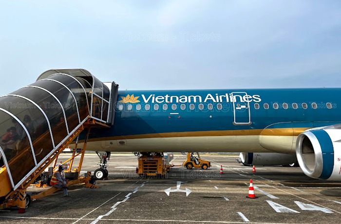 Vietnam Airlines tại sân đỗ tàu bay - sân bay Chu Lai | Vé máy bay Sài Gòn Chu Lai giá rẻ
