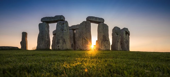 Stonehenge là địa điểm du lịch Anh nổi tiếng mà bạn không nên bỏ lỡ