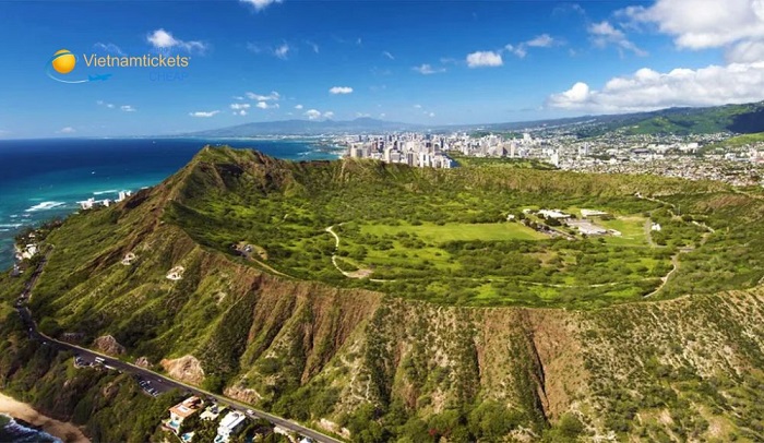 Diamond Head là điểm đến nổi tiếng dành cho du khách mua vé máy bay đi Honolulu