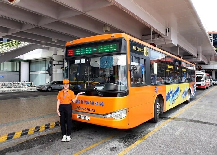 Hành khách có thể đi xe buýt từ trung tâm đến sân bay bằng nhiều phương tiện
